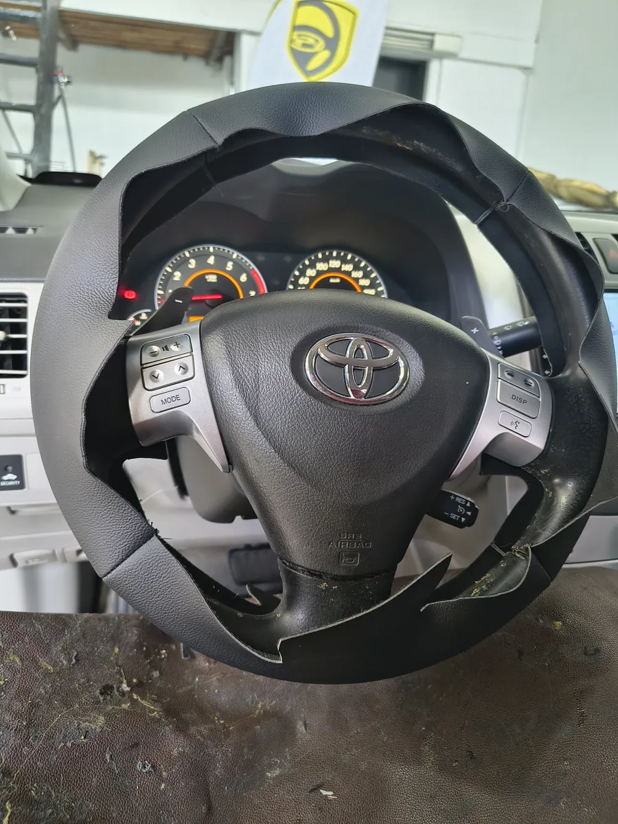 Corolla · costura vermelha · Durante a aplicação